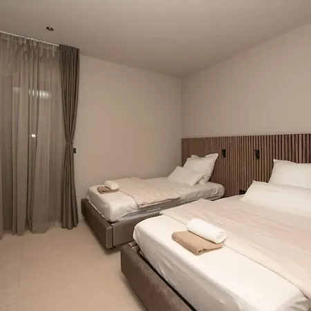 For 10 People Trogir